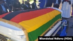 Gamba renyika, VaKenneth Manyonda vachiradzikwa paNational Heores' Acre muHarare.