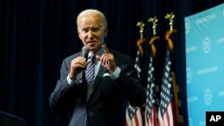 Presiden AS Joe Biden menyampaikan pidato yang kuat pada resepsi Komite Nasional Partai Demokrat di Oxon Hill, negara bagian Maryland hari Kamis (8/9). 