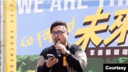 在東台灣花蓮市區被震毀的天王星大樓對面經營“黑金通”餐廳的李冠威，他經過台灣三大強震，包括1999年的南投大地震和花蓮近年的兩次強震。(照片來源:李冠威提供)