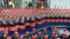 Botol-botol minuman ringan Coca-Cola di pabrik minuman itu di Cikedokan, Bekasi, 31 Maret 2015. Majelis Ulama Indonesia (MUI), 10 November 2023, mengeluarkan fatwa melarang Muslim membeli produk dari perusahaan yang mendukung Israel. (Foto: Bay Ismoyo/AFP, arsip)