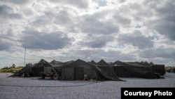美國海軍陸戰隊照片顯示，在「利刃24」雙邊指揮所演練期間，美國海軍陸戰隊員在日本漢森營從一出作戰行動中心執行指控與控制任務。 (2024年2月8日)