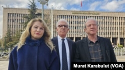 Gazeteci Zafer Arapkirli, dava bitiminde avukatlarıyla birlikte açıklama yaptı.
