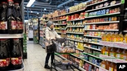 OECD ülkelerinde gıda enflasyonu yavaşlamaya devam ederken, gelişmiş ülkelerde Rusya-Ukrayna savaşı sonrası yükselen gıda enflasyonu, savaş öncesi seviyelere geri döndü. 