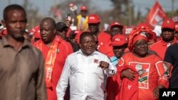 Presidente de Moçambique, Filipe Nyusi, em campanha eleitoral para as presidenciais em outubro de 2019.