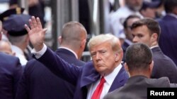 Mantan Presiden AS Donald Trump tiba di Pengadilan Kriminal Manhattan, New York City, AS, 4 April 2023. (REUTERS/Eduardo Munoz)