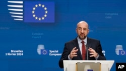 Presiden Dewan Eropa Charles Michel berbicara dalam konferensi pers bersama dengan Presiden Komisi Eropa Ursula von der Leyen pada KTT UE di Brussels, Kamis, 1 Februari 2024. (AP/Geert Vanden Wijngaert)