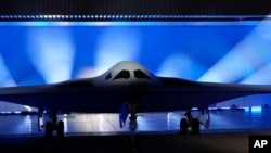 美國空軍B-21"突襲者"（Raider）隱形轟炸機完成首飛。（2022年12月2日）