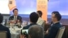 윤석열 한국 대통령의 영국 국빈 방문 첫날인 20일, 런던의 한 호텔에서 열린 현지 한인(동포)들과의 만찬 간담회에 참석한 티머시 조씨 (왼쪽 네 번째).