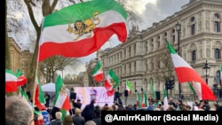اعتراض ایرانیان در لندن علیه جمهوری اسلامی در سالگرد انقلاب ۵۷