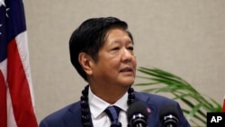 菲律賓總統小馬克斯在美國夏威夷檀香山的井上健-亞太安全研究中心發表演說。（2023年11月19日）