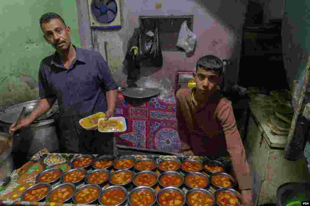 Karem, a volunteer who, along with his son Mohamed, prepares about 250 daily iftar meals, is seen in Cairo, March 26, 2023. "We made 500 Ramadan meals a day last year. Today, we're lucky, though, since we received a donation of meat and rice," Karem says. (Hamada Elrasam/VOA) 
