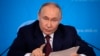 Presiden Rusia Vladimir Putin berbicara dalam pertemuan di Kementerian Luar Negeri Rusia di Moskow, Rusia, Jumat, 14 Juni 2024. (Foto: AP)