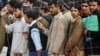 حکومتي شمېرې ښيي په تېرو لسو کالو کې تر ټولو زيات ۹۴۶،۵۷۱ تنان په ۲۰۱۵ کال کې له پاکستانه د کار اؤ ژوند په لټه کې له هیواده بهر نورو هېوادونو ته تللي وو