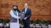 Duta Besar Taliban Assadullah Bilal Karimi menyerahkan surat-surat kepercayaan kepada Hong Lei, Direktur Jenderal Departemen Protokol Kementerian Luar Negeri China, di Beijing, 1 Desember 2023. (Foto: Pemerintah Taliban)