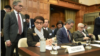 Menteri Luar Negeri Retno Marsudi mengenakan syal bermotif keffiyeh saat hadir di Mahkamah Internasional (ICJ), Den Haag, Belanda, Jumat (23/2).⁣ Majelis Umum PBB meminta RI menyampaikan pernyataan lisan terkait konsekuensi pendudukan Israel di Palestina. (Foto: Kemenlu)
