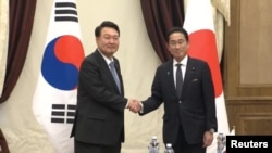 윤석열 한국 대통령과 기시다 후미오 일본 총리가 나토 정상회의가 열린 리투아니아 빌뉴스에서 양자회담을 했다.