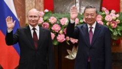 普京結束對越南國事訪問後乘機離開