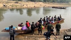 ထိုင်းမြန်မာနယ်စပ် ဒုက္ခသည်များနဲ့အတူ တွေ့ရတဲ့ ထိုင်းစစ်တပ်တာဝန်ရှိသူများ (ဧပြီ ၁၁၊ ၂၀၂၄)