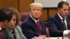 Ish Presidenti Donald Trump në sallën e gjyqit 