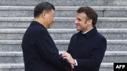 法國總統馬克龍與中國國家主席習近平在北京舉行的歡迎儀式上。（2023年4月6日）