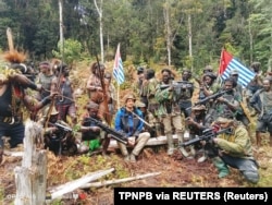 Pria bernama Philip Mehrtens, pilot Selandia Baru yang disandera kelompok separatis di Papua, 6 Maret 2023. (Foto: TPNPB via REUTERS)