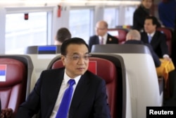 中國前總理李克強曾經乘坐高鐵從蘇州前往上海。（2015年11月25日）