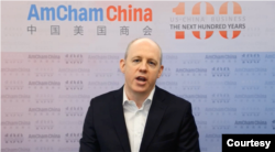位於北京的中國美國商會主席華剛林（Colm Rafferty）在3月1日的記者發佈會上以預錄視頻的方式致詞。 (Team視訊會議截圖)