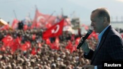 Cumhurbaşkanı Erdoğan son bir ayda çok kez “Merkezi yönetimle yerel yönetim el ele vermezse bir şey gelmez” benzeri ifadeler kullandı. 