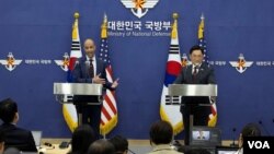 지난 10일 한국 서울 국방부 청사에서 조창래 한국 국방부 정책실장과 비핀 나랑 미국 국방부 우주정책차관보 대행이 제3차 핵협의그룹(NCG) 회의 뒤 공동언론성명을 발표했다.