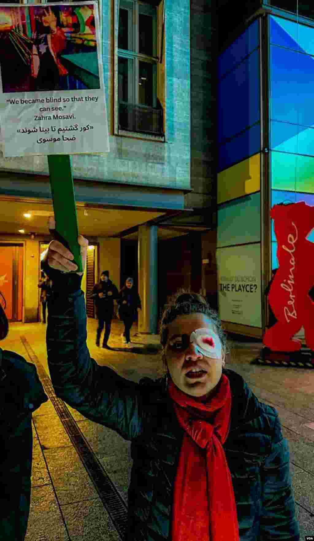 پرفورمنس «چشمها» پاسداشت قربانیان سرکوب معترضان راه آزادی عکاس: حامد ابراهیمی نژاد