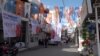 Hilal Mahallesi’nde 31 Mart yerel seçimleri öncesi AK Parti’ye ait bayrak ve posterler ağırlıkta.