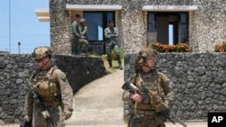 在美菲聯合軍演中，美軍士兵抵達菲律賓最北端的巴丹群島伊巴亞特鎮的一個機場。 （2024年5月6日）
