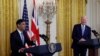 Presiden AS Joe Biden mendengarkan saat Perdana Menteri Inggris Rishi Sunak berpidato dalam konferensi pers bersama di Ruang Timur Gedung Putih di Washington, 8 Juni 2023. (Foto: Reuters)