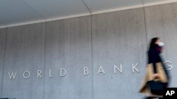 Gedung Bank Dunia di Washington, 5 April, 2021. (Foto: Andrew Harnik/AP Photo)