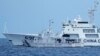 Kapal Penjaga Pantai China menghadang kapal Penjaga Pantai Filipina BRP Malapascua saat bermanuver memasuki muara Second Thomas Shoal yang dikenal masyarakat lokal sebagai Ayungin Shoal di Laut China Selatan pada Minggu, 23 April 2023. (Foto: AP )