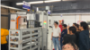 明新科技大學機械系老師賴國銘正對葛蘭等同學上課 (美國之音/林柏宏)