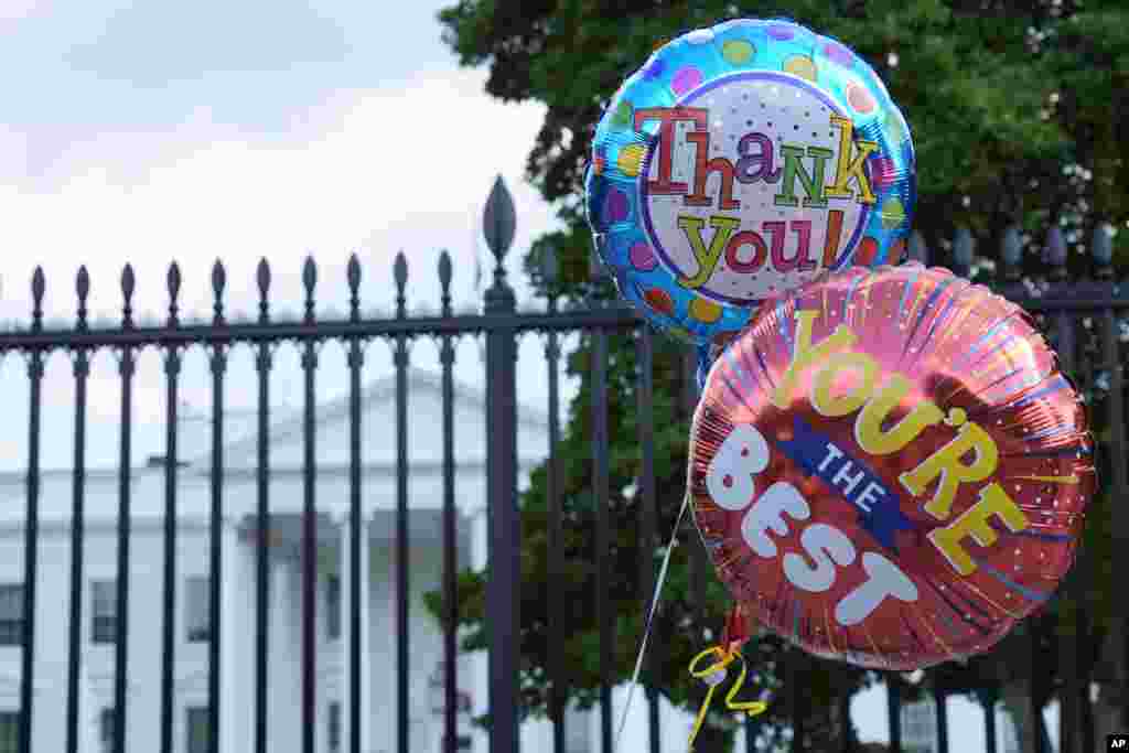 Balloons for President Joe Biden are brought to the White House in Washington, July 21, 2024.&nbsp;Biden dropped out of the 2024 race for the White House, ending his bid for reelection following a disastrous debate with Donald Trump that raised doubts about his fitness for office just four months before the election.&nbsp;