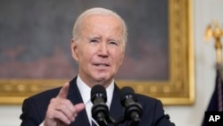 Presiden Joe Biden berbicara di Gedung Putih, Washington, 7 Oktober 2023, setelah Hamas melakukan serangan yang belum pernah terjadi sebelumnya terhadap Israel pada Sabtu (7/10) dini hari. (Foto: AP)