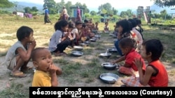 စစ်ကိုင်းတိုင်း၊ ကလေးမြို့နယ် တောင်ပိုင်းမှာ စစ်ဘေးရှောင် ၃,၀၀၀ ဝန်းကျင်လောက်ရှိ
credit - စစ်ဘေးရှောင်ကူညီရေးအဖွဲ့ ကလေးဒေသ