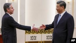 中國領導人習近平在北京人大會堂會晤到訪的美國國務卿布林肯。（2023年6月19日）