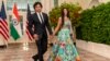 Sutradara film M. Night Shyamalan dan istrinya, Bhavna Shyalaman, tiba di acara makan malam kenegaraan di Gedung Putih, Washington, pada 22 Juni 2023. (AP/Jacquelyn Martin)