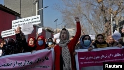 آرشیف، تظاهرات شماری از زنان در اوایل حاکمیت دوبارۀ طالبان در کابل 