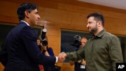 Ukraine's President Volodymyr Zelenskyy shakes hands with British Prime Minister Rishi Sunak at the European Political Community summit in Granada, Spain, Oct. 5, 2023. (Pool via AP)