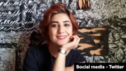 آتنا فرقدانی نقاش و کاریکاتوریست 
