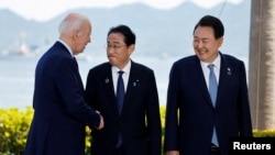 조 바이든 미국 대통령과 윤석열 한국 대통령, 기시다 후미오 일본 총리가 지난 5월 G7 정상회의가 열린 일본 히로시마에서 3자 정상회의를 했다.