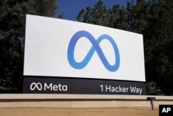 Logo Meta terlihat di kantor pusat perusahaan di Menlo Park, California, 28 Oktober 2021. (Foto: AP)