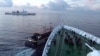 Foto dari video rekaman yang dirilis 22 Oktober 2023 ini menunjukkan tabrakan antara kapal Penjaga Pantai China (kanan) dengan kapal pengangkut pasokan Filipina (kiri) di Second Thomas Shoal, di Laut Cina Selatan yang disengketakan. (CCG via Kedutaan China di Manila/ AFP) 