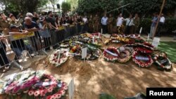 Moun pote dey pou solda Izraelyen ki fek antere apre yo te mouri nan atak Hamas lanse kont peyi a, 11 Oktob, 2023.