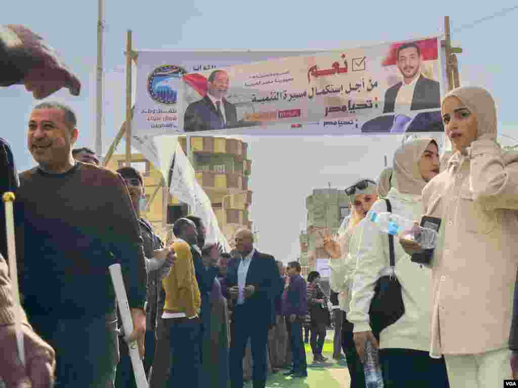 Sissi, the army chief who won 97% of the vote in 2018 and 2014, campaigned on the theme of sacrifice, saying, “If the price of the nation’s progress and prosperity is to go hungry and thirsty, then let us not eat or drink.” Arish, Egypt, Dec. 10, 2023. (Hamada Elrasam/VOA)