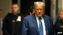 Mantan Presiden AS dan calon presiden dari Partai Republik Donald Trump tiba di Pengadilan Kriminal Manhattan, New York City, untuk menghadiri sidang uang tutup mulut, 20 Mei 2024.